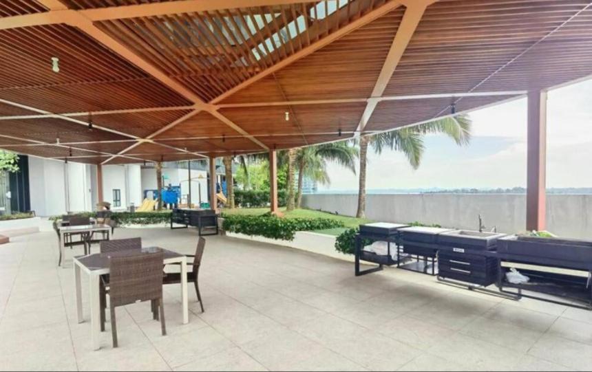 Almas Suites Poolview Netflix 100Mbps Bystay Nusajaya  Exterior foto
