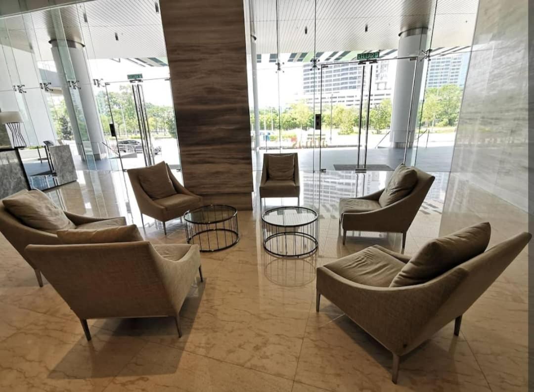 Almas Suites Poolview Netflix 100Mbps Bystay Nusajaya  Exterior foto