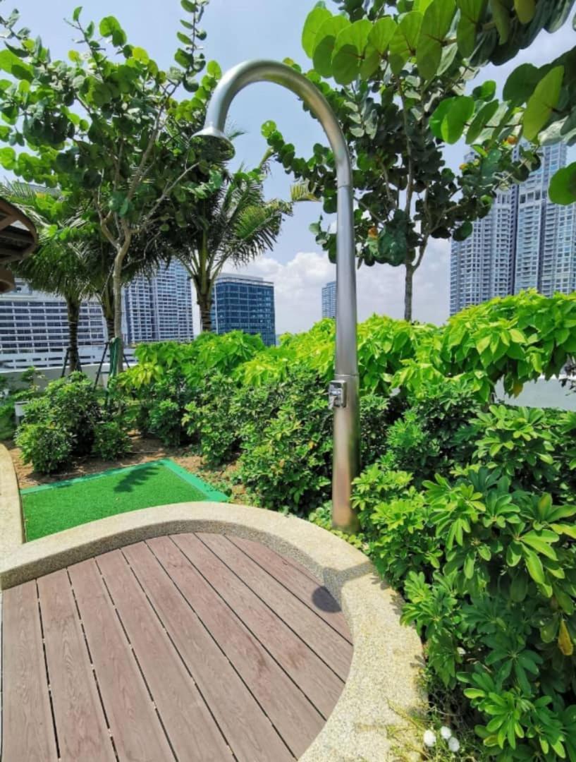 Almas Suites Poolview Netflix 100Mbps Bystay Nusajaya  Exterior foto