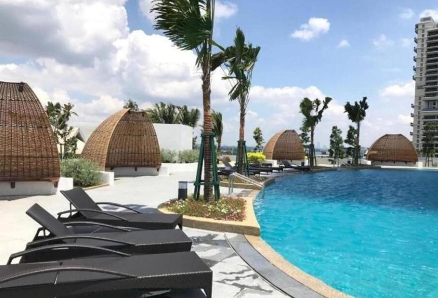 Almas Suites Poolview Netflix 100Mbps Bystay Nusajaya  Exterior foto